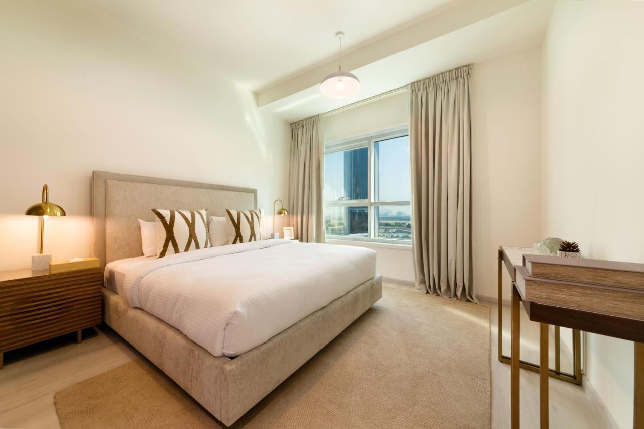 Апартаменты Maison Privee - Millennium Executive Tower Дубай Экстерьер фото